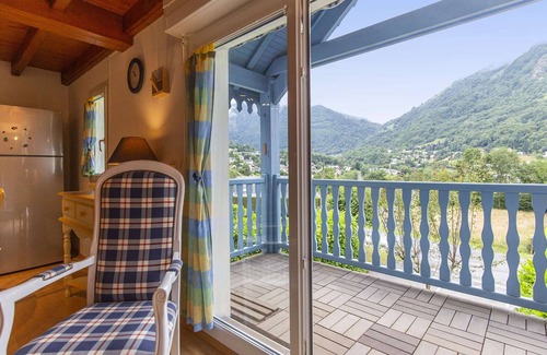 Cauterets Apartment | Spacious T4 Apartment for 4-6 in Quiet Cauterets, South-Facing Balcony