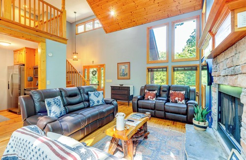 Talking Rock Cabin | Spacious Talking Rock Cabin: Game Room, Fire Pit!