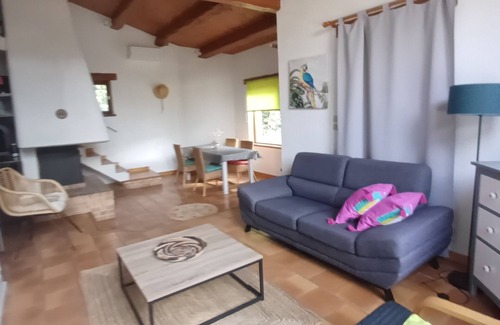 Fontareches Villa | Spacious, tastefully decorated gite with private garden and communal pool at the gateway to Uzés