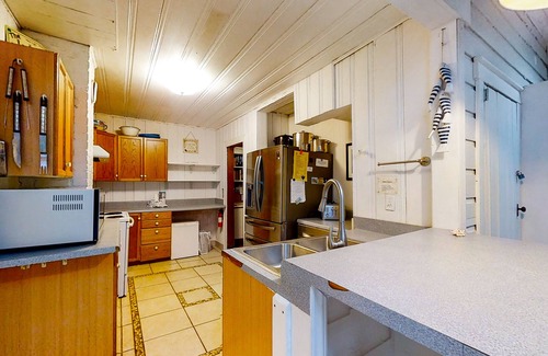 Atlantic Beach Cottage | Spacious Third Row Beach Cottage w/2 Porches, Central A/C, Free High-Speed WiFi