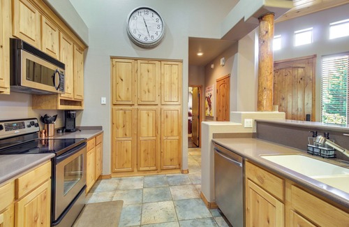 Torreon Cabin | Spacious Torreon Cabin w/Deck & Gas Grill!