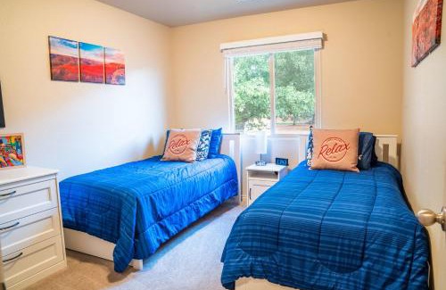 Kanab House | Spacious Townhome by Utah National Parks Sleeps 8