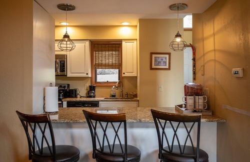 Ellicottville House | SPACIOUS TOWNHOME, GREAT SLOPE VIEWS - PERFECT FOR YOUR OUTDOOR GETAWAY!