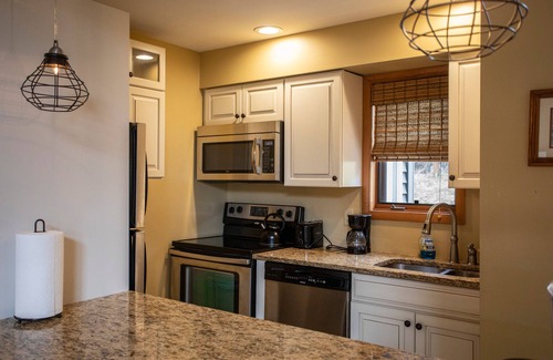 Ellicottville House | SPACIOUS TOWNHOME, GREAT SLOPE VIEWS - PERFECT FOR YOUR OUTDOOR GETAWAY!