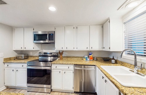 Shipyard Plantation House | Spacious townhome w/balcony, desk + monitor, W/D & near beach