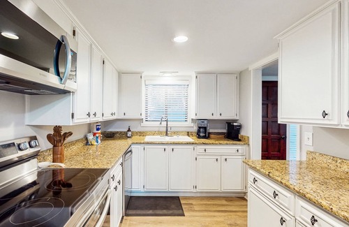 Shipyard Plantation House | Spacious townhome w/balcony, desk + monitor, W/D & near beach