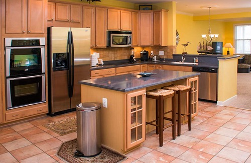 Sunset Island House | Spacious Townhome w/Bay Views & WiFi - Walk to Resort Pools/Beaches