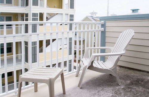 Sunset Island House | Spacious Townhome w/Bay Views & WiFi - Walk to Resort Pools/Beaches
