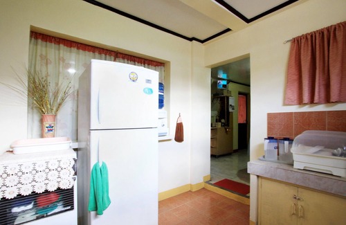 Tagaytay House | Spacious Townhouse for Family Near Picnic Grove
