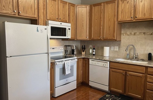 Lewes House | Spacious Townhouse just off of Route 1, Easy Access to Lewes And Rehoboth Beaches