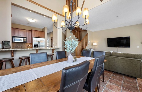 Sun Peaks House | Spacious Townhouse, Stunning Views, Phenomenal Location!