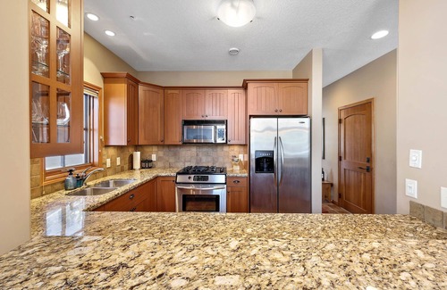 Sun Peaks House | Spacious Townhouse, Stunning Views, Phenomenal Location!
