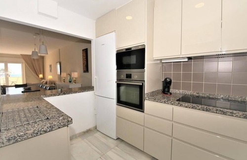 Estepona House | Spacious townhouse with sea views and air-con, Close to marina, restaurants, bars and town centre