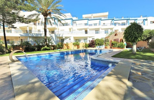 Estepona House | Spacious townhouse with sea views and air-con, Close to marina, restaurants, bars and town centre