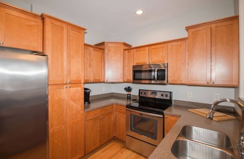 Covington House | Spacious townhouse with beautiful views of Downton Cincinnati.