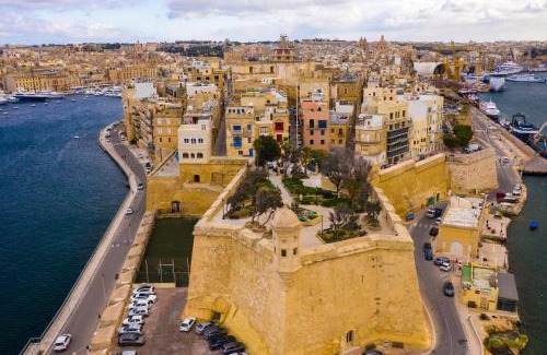 Senglea House | Spacious Townhouse with a Terrace overlooking Valletta's Grand Harbor
