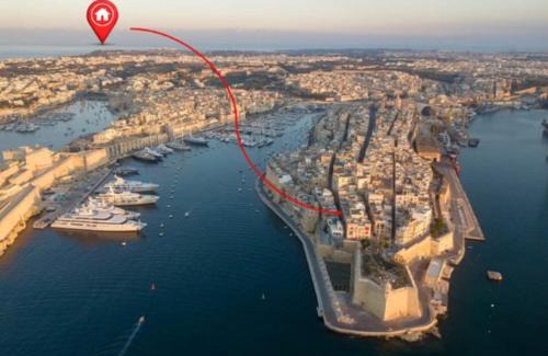 Senglea House | Spacious Townhouse with a Terrace overlooking Valletta's Grand Harbor