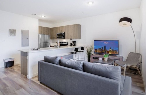 Golden Glades House | Spacious Townhouse with Free Parking in Miami
