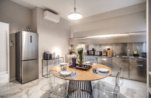 Rione VII Regola Apartment | Spacious Trastevere Family Home - 6 AC/WIFI/Heating/Elevator