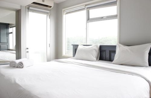 Cipaganti Apartment | Spacious & Trendy Studio at Jarrdin Cihampelas Apartment By Travelio