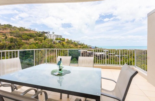 Airlie Beach Apartment | Spacious Tropical Sanctuary Ocean views
