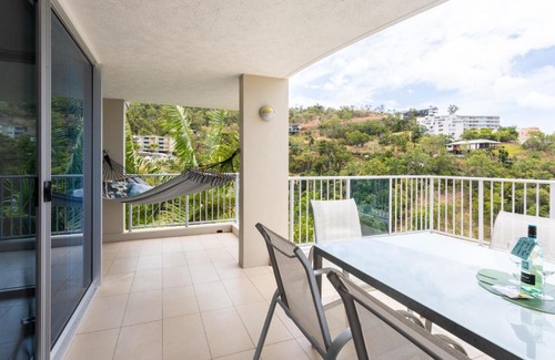 Airlie Beach Apartment | Spacious Tropical Sanctuary Ocean views