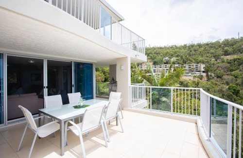 Airlie Beach Apartment | Spacious Tropical Sanctuary Ocean views