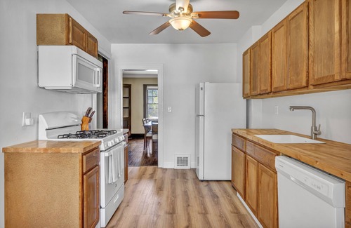 Cleveland Heights House | Spacious Tudor Retreat for Families & Friends, 9BR, Sleeps 24