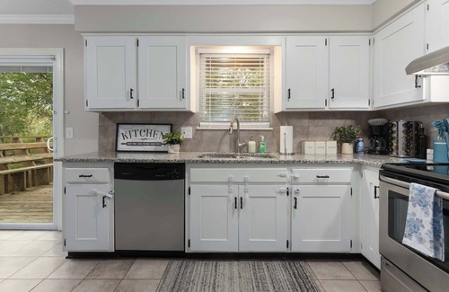 Olathe House | Spacious,TV in all BEDROOMS,KingBeds,FencedYard
