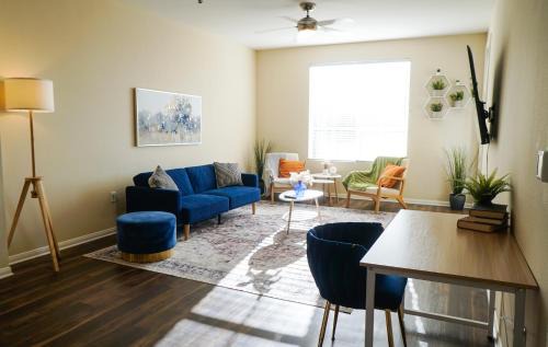 Orange Apartment | Spacious Two Bedroom Apartment- 10mins to Disneyland