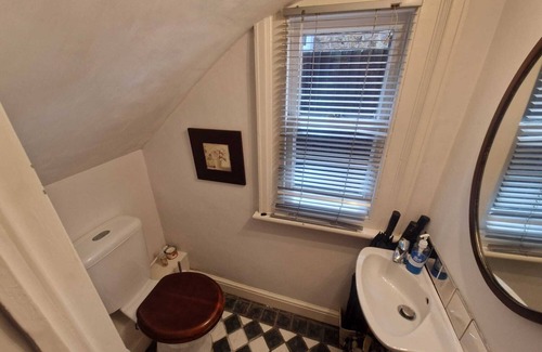 West Ealing Apartment | Spacious two bedroom garden flat close to West Ealing Elizabeth line station