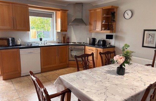 Kenmare House | Spacious two bedroom home. Easy stroll from Kenmare town