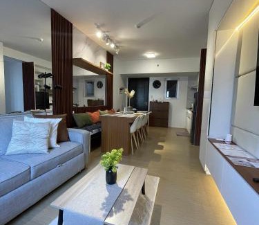 Mandurriao Apartment | Spacious Two Bedroom with Pool View - Iloilo