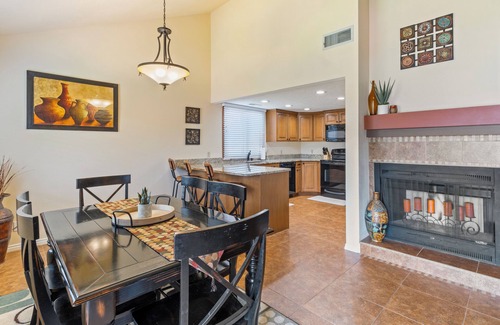 St. George Condo | Spacious Two-level/4 bdrm/Sleeps 16/Pools & Hot Tubs/Mini-Golf/Family friendly!