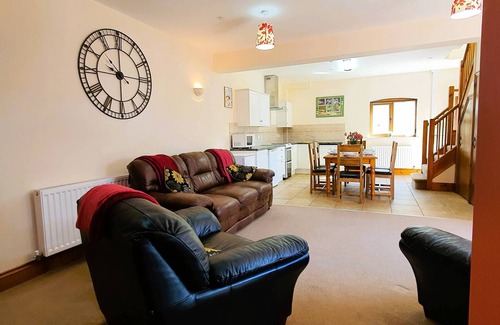Woolland House | Spacious Two-Storey Barn Stay with Pool – Granary at The Victorian Barn Dorset