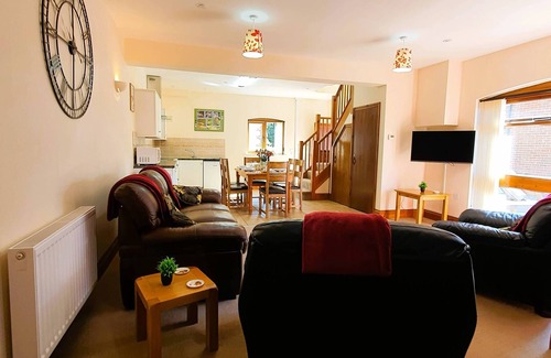 Woolland House | Spacious Two-Storey Barn Stay with Pool – Granary at The Victorian Barn Dorset
