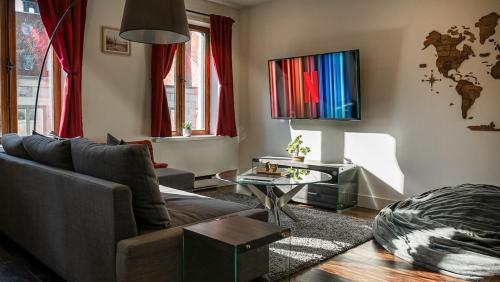 Old Montreal Apartment | Spacious two stories condo in old port free parking