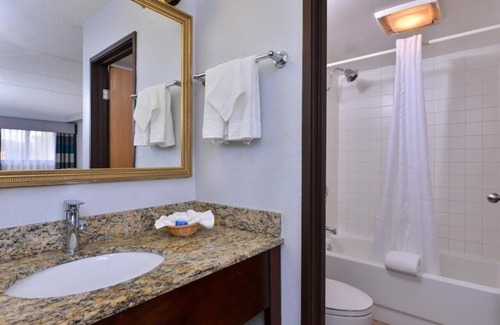 Naperville Hotel | Spacious Unit w/Free Parking and Breakfast Near I-88 Corridor - Pets Allowed