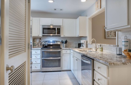 Palmetto Dunes Villa | Spacious, updated dog-friendly villa seconds to the pool & minutes to the beach!