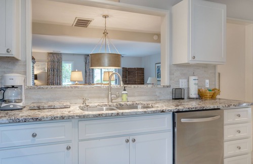 Palmetto Dunes Villa | Spacious, updated dog-friendly villa seconds to the pool & minutes to the beach!