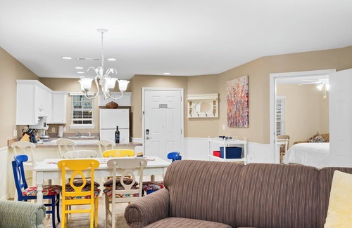 Kimberling City Condo | Spacious Updated Condo-Lake Access-Free Attraction Tickets-Mini Golf-Outdoor Pool-Pickleball