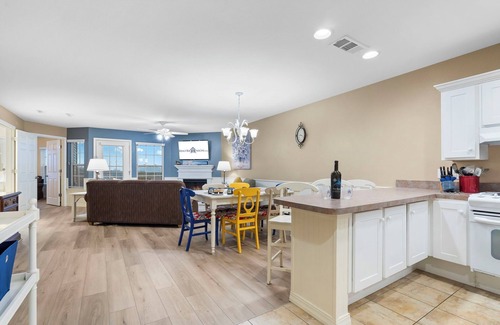 Kimberling City Condo | Spacious Updated Condo-Lake Access-Free Attraction Tickets-Mini Golf-Outdoor Pool-Pickleball