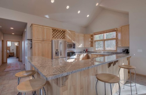 Breckenridge House | Spacious updated House w/Mountain Views , hot tub and 3 minutes to Main Street