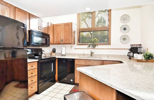 The Galena Territory Villa | Spacious Updated Villa w/2 King Beds, Fireplace, Near Spa, Golf, Trails