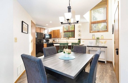 The Galena Territory Villa | Spacious Updated Villa w/2 King Beds, Fireplace, Near Spa, Golf, Trails