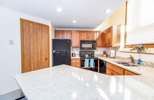 The Galena Territory Villa | Spacious Updated Villa w/2 King Beds, Fireplace, Near Spa, Golf, Trails