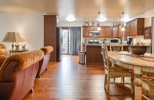 Spearfish Cabin | Spacious Upscale Duplex Close to Downtown Spearfish, Large Garage Open Living