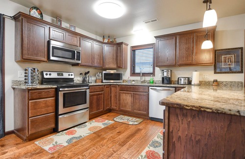 Spearfish Cabin | Spacious Upscale Duplex Close to Downtown Spearfish, Large Garage Open Living
