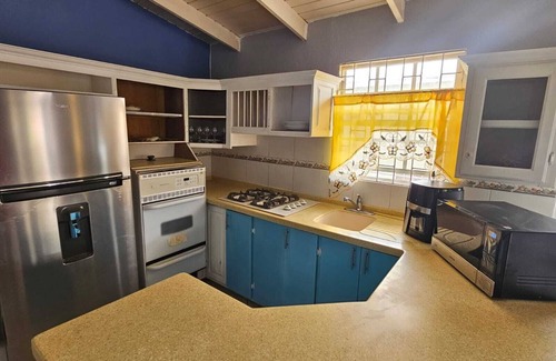 Hopefield Apartment | Spacious Upstairs 3-bedroom apartment with AC, WiFi in delightful Christ Church.