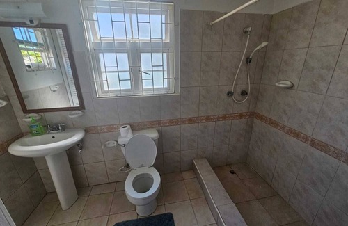 Hopefield Apartment | Spacious Upstairs 3-bedroom apartment with AC, WiFi in delightful Christ Church.